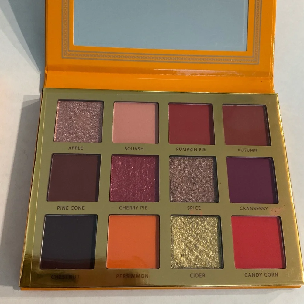 NEW‎ ACE BEAUTĒ FALLING FOR YOU EYESHADOW PALETTE
